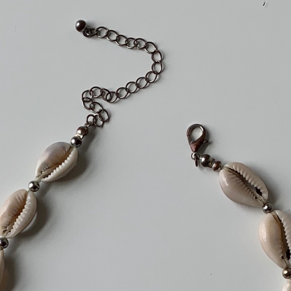 Puka shell necklace - Picture 2 of 2